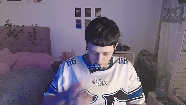 Snapshot of 2cyboy_ chatting on September 27, 2025, 8:37 pm 2cyboy online show from September 27, 2025, 8:37 pm