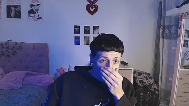 Snapshot of 2cyboy_ chatting on October 1, 2025, 8:35 pm 2cyboy online show from October 1, 2025, 8:35 pm