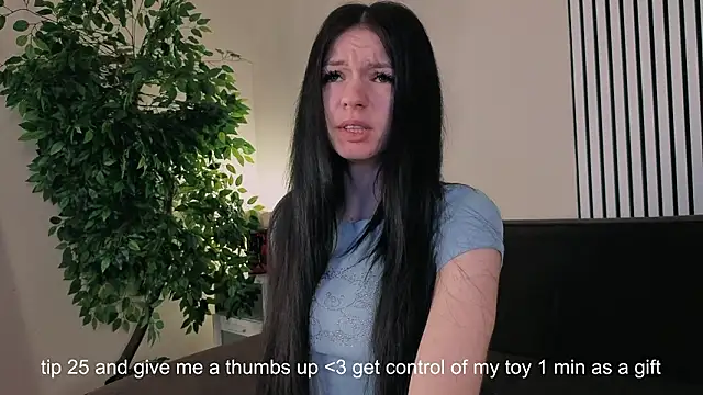 Snapshot of Loona_Eclipse chatting on February 18, 2026, 8:27 pm Loona Eclipse online show from February 18, 2026, 8:27 pm