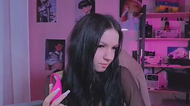 Snapshot of Loona_Eclipse chatting on February 17, 2026, 8:28 pm Loona Eclipse online show from February 17, 2026, 8:28 pm