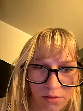 xoxokayy18 online show from September 28, 2025, 6:31 am