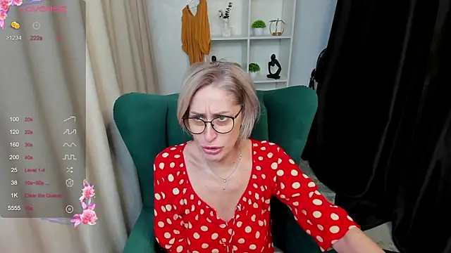 Snapshot of PamellaMurphy chatting on December 2, 2025, 7:21 am PamellaMurphy online show from December 2, 2025, 7:21 am