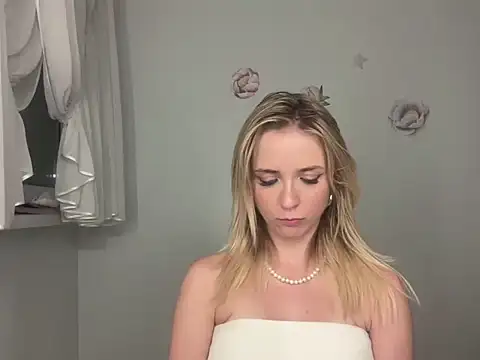 Snapshot of ClaudiaAmore chatting on September 8, 2025, 8:19 pm ClaudiaAmore online show from September 8, 2025, 8:19 pm