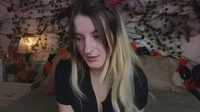 Sonia Meow online show from October 25, 2025, 6:01 am