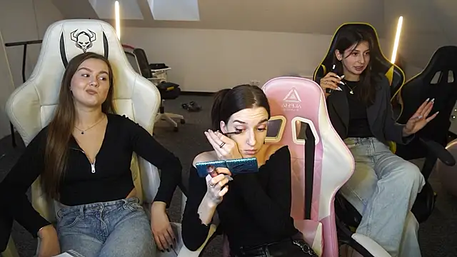 Snapshot of _Lili_054 chatting on October 3, 2025, 10:39 am  Lili 054 online show from October 3, 2025, 10:39 am