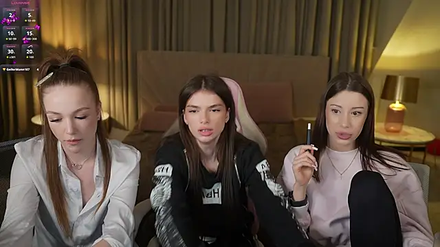 Ella 054 online show from April 9, 2026, 6:36 pm