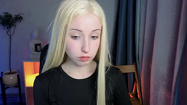 YukiMisa online show from April 15, 2026, 5:28 pm