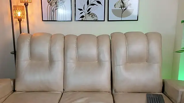 Snapshot of Violeta_Foxz chatting on September 11, 2025, 7:25 pm Violeta Foxz online show from September 11, 2025, 7:25 pm