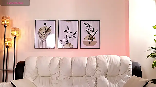 Violeta Foxz online show from April 16, 2026, 9:39 pm