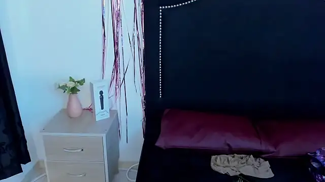 Snapshot of LucianaBlackwell chatting on November 28, 2025, 2:06 pm LucianaBlackwell online show from November 28, 2025, 2:06 pm