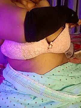 Snapshot of monaa-darling chatting on December 16, 2025, 5:06 pm monaa-darling online show from December 16, 2025, 5:06 pm