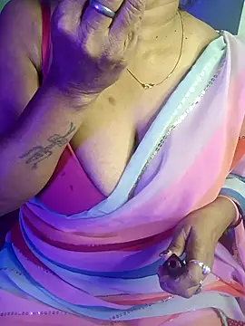 monaa-darling online show from November 10, 2025, 6:13 pm