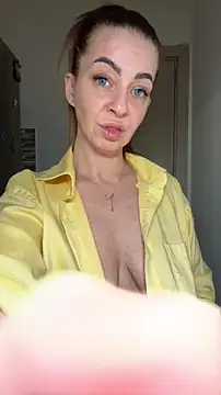 Snapshot of Roxanne_Skye chatting on December 5, 2025, 3:43 pm Roxanne Skye online show from December 5, 2025, 3:43 pm