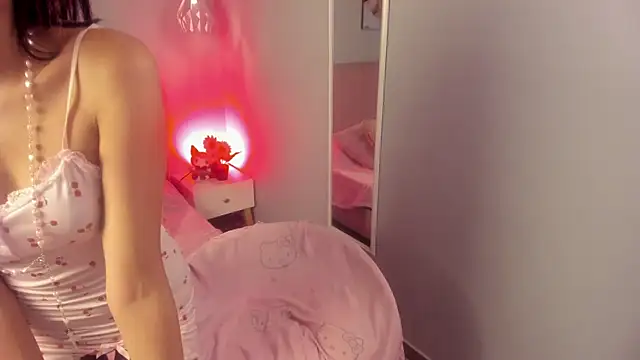 Snapshot of ela_petit chatting on November 7, 2025, 9:30 pm ela petit online show from November 7, 2025, 9:30 pm