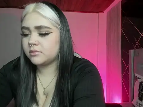 Snapshot of im_bunny__ chatting on November 7, 2025, 7:40 pm im bunny online show from November 7, 2025, 7:40 pm