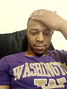 Snapshot of MrHandsome87 chatting on December 23, 2025, 12:43 am MrHandsome87 online show from December 23, 2025, 12:43 am