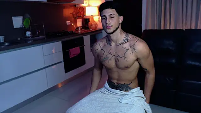 Snapshot of LeoCavalli_ chatting on November 9, 2025, 6:01 pm LeoCavalli online show from November 9, 2025, 6:01 pm