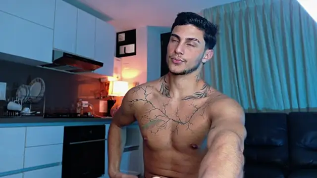 Snapshot of LeoCavalli_ chatting on October 9, 2025, 4:40 pm LeoCavalli online show from October 9, 2025, 4:40 pm