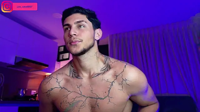 Snapshot of LeoCavalli_ chatting on September 17, 2025, 4:20 pm LeoCavalli online show from September 17, 2025, 4:20 pm