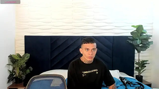 MrJustin  online show from December 5, 2025, 8:06 pm