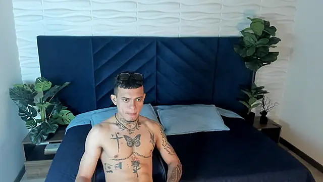 MrJustin  online show from November 28, 2025, 7:47 pm