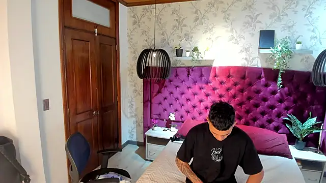 MrJustin  online show from December 4, 2025, 8:30 pm