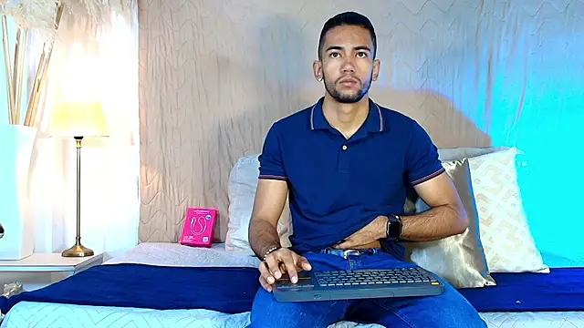 Snapshot of MaicolParker_ chatting on August 7, 2026, 12:11 pm MaicolParker online show from August 7, 2026, 12:11 pm