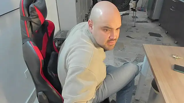 ElianCrow online show from November 28, 2025, 9:48 pm