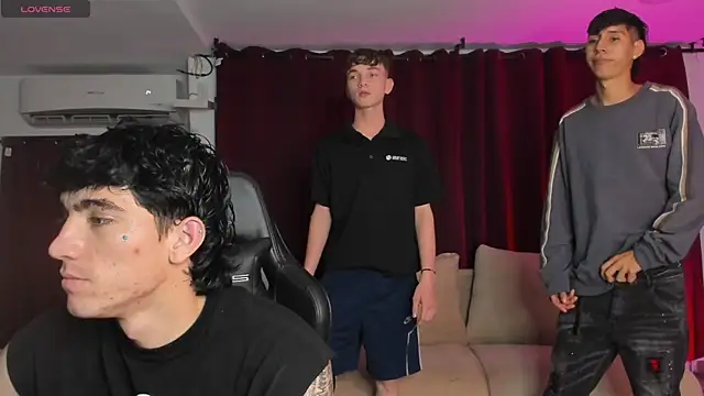 Handsomeboyss19 online show from September 30, 2025, 11:44 pm