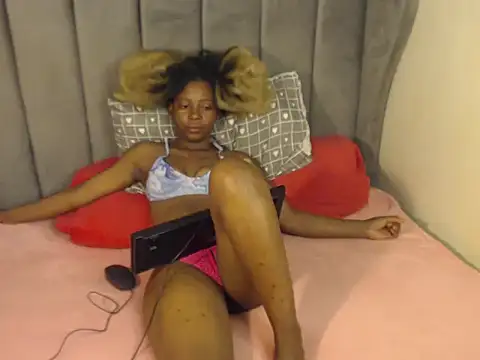 Hotgirl87 online show from October 14, 2025, 8:31 pm