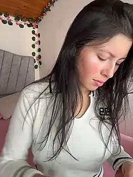 Mia salinass online show from December 22, 2025, 6:19 pm