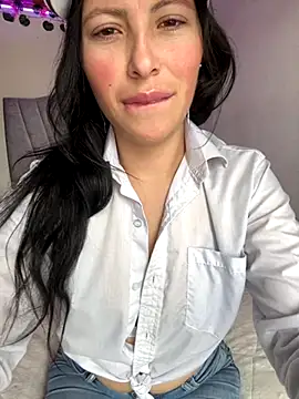 Snapshot of Mia_salinass chatting on September 27, 2025, 7:42 pm Mia salinass online show from September 27, 2025, 7:42 pm