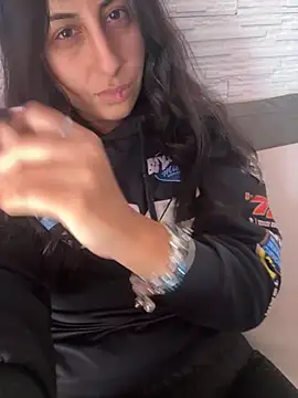 BabyLeopard online show from November 6, 2025, 10:19 am