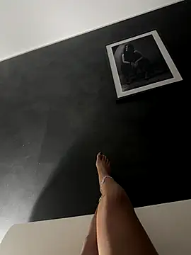 BabyLeopard online show from September 10, 2025, 4:39 pm