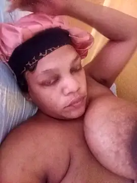 Snapshot of HappygalTheQueen chatting on December 15, 2025, 2:56 pm HappygalTheQueen online show from December 15, 2025, 2:56 pm