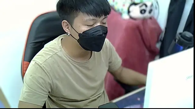 zhu000000 online show from September 23, 2025, 6:53 am