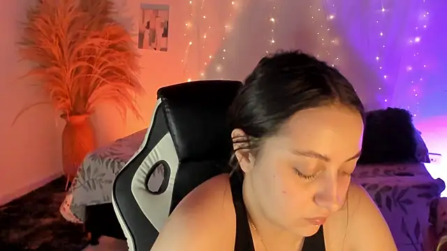 SarahCastro1  online show from May 11, 2026, 1:51 am