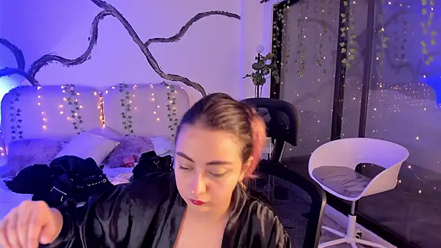 SarahCastro1  online show from November 1, 2025, 4:41 am