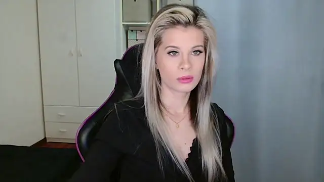 KristineGlow online show from March 3, 2026, 7:15 am