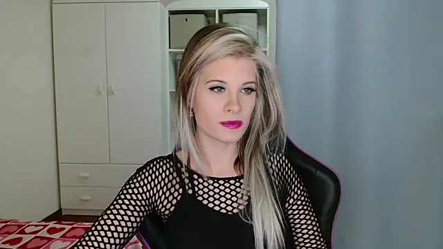 KristineGlow online show from February 6, 2026, 7:15 am