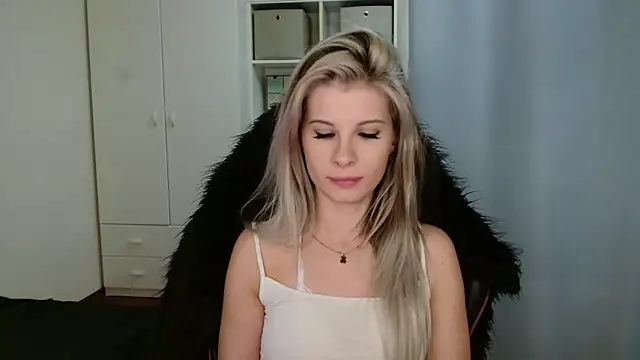 KristineGlow online show from February 19, 2026, 9:12 pm