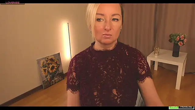 Snapshot of sexmom8 chatting on October 29, 2025, 9:19 am sexmom8 online show from October 29, 2025, 9:19 am