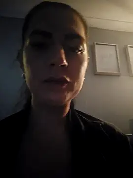 KissMeKylie online show from October 3, 2025, 8:43 pm