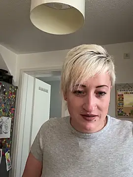 Snapshot of Rozendefotz chatting on September 18, 2025, 6:05 am Rozendefotz online show from September 18, 2025, 6:05 am