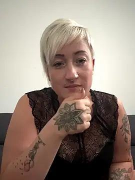 Snapshot of Rozendefotz chatting on October 4, 2025, 10:28 am Rozendefotz online show from October 4, 2025, 10:28 am