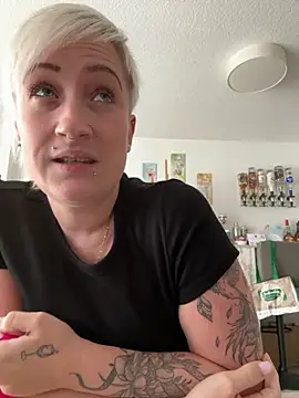 Snapshot of Rozendefotz chatting on September 17, 2025, 2:08 pm Rozendefotz online show from September 17, 2025, 2:08 pm