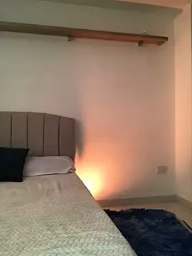 Snapshot of BrunnetAri_ chatting on October 23, 2025, 3:00 pm BrunnetAri online show from October 23, 2025, 3:00 pm