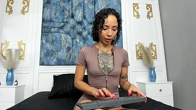 Snapshot of SilvanaOwen chatting on September 18, 2025, 11:24 am SilvanaOwen online show from September 18, 2025, 11:24 am