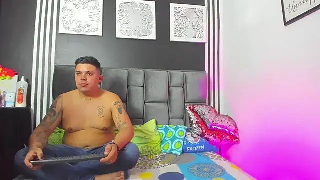 Snapshot of Hornycouple_Hot chatting on November 12, 2025, 7:51 pm Hornycouple Hot online show from November 12, 2025, 7:51 pm