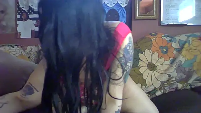 Snapshot of thickasstley chatting on May 4, 2026, 7:50 pm thickasstley online show from May 4, 2026, 7:50 pm